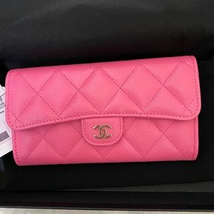 Brand new 21C Chanel medium flap wallet in pink caviar with light ghw